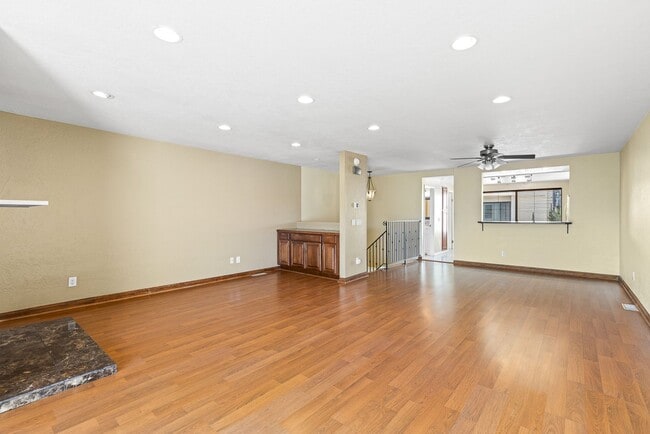 Building Photo - Beautiful 2Br / 2.5Ba Townhome In La Costa!! Call For Showing! 3D Tour Available!