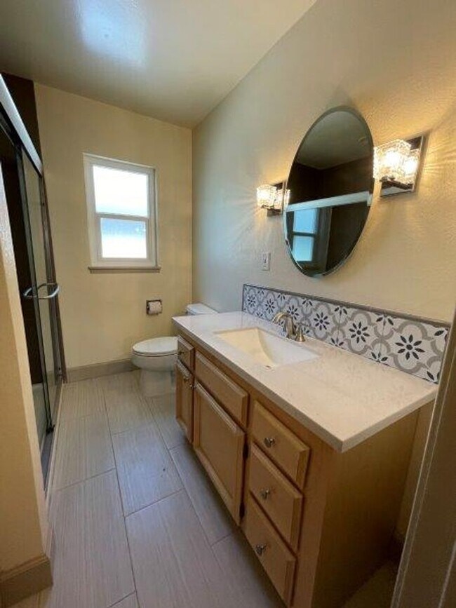 Building Photo - Tahoe Park 2 Bedroom
