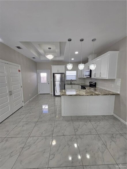 Building Photo - 1018 N Woodson Ave