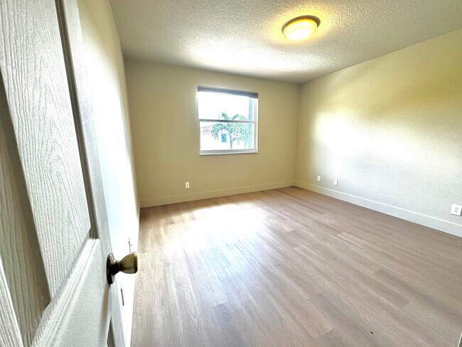 Building Photo - 3565 Danbury Ct