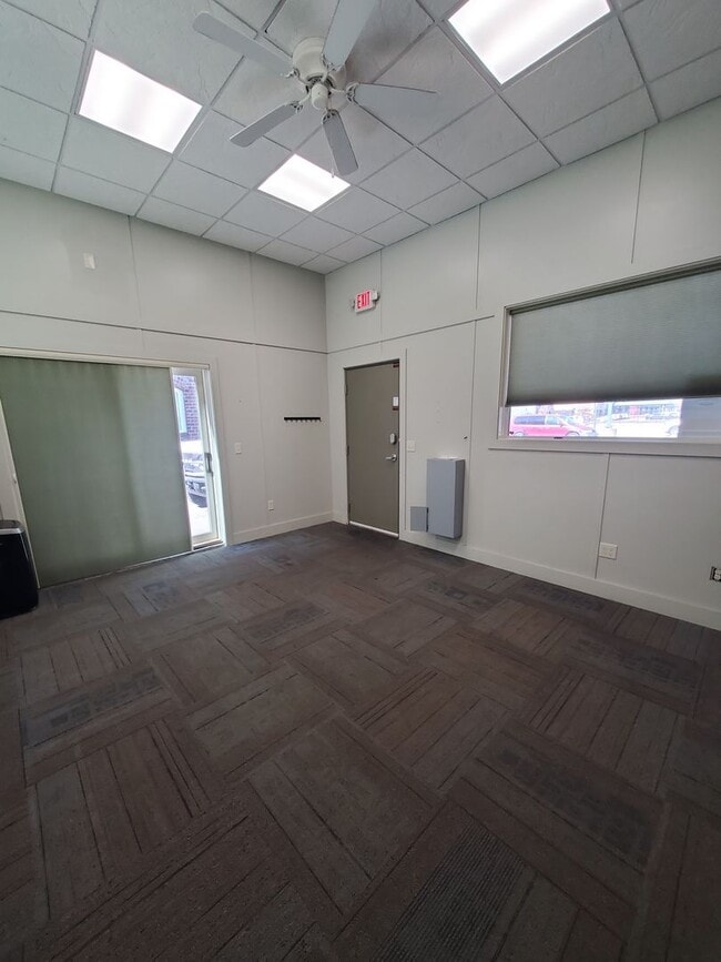 Building Photo - Awesome Downtown Moline Apartment Close to Arsenal