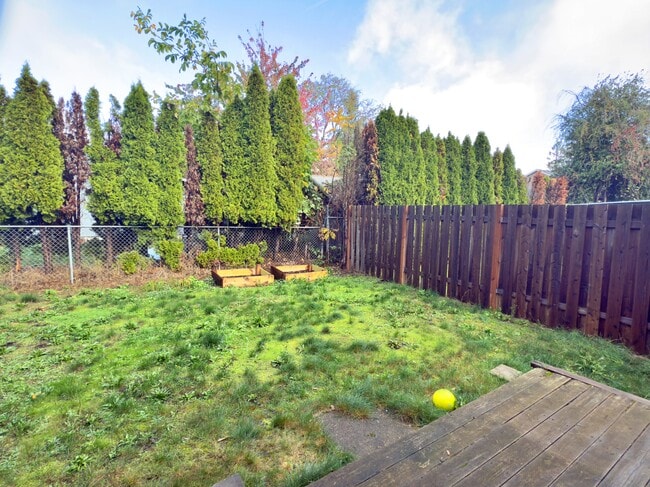 Building Photo - 6731 SE Fern Ave