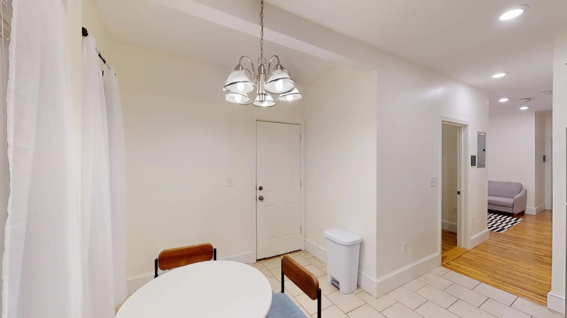 Building Photo - 21 Rossmore St