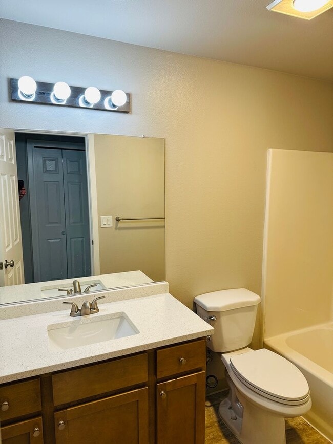 Building Photo - 710 SE 135th Ct