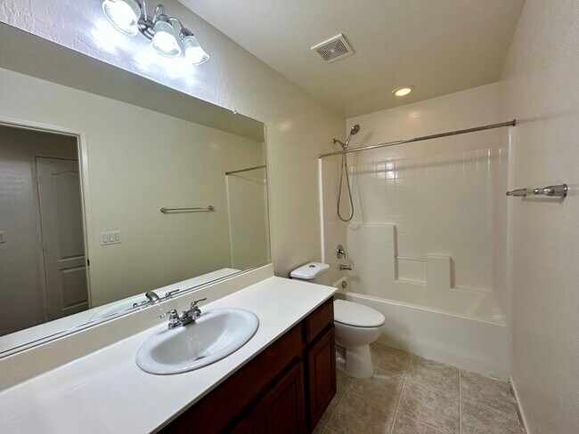 Building Photo - Carry Over Showing: This property has been...