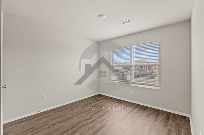 Building Photo - 1235 Tsar Rd