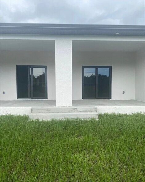 Building Photo - 705 Harry Ave S