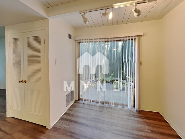 Building Photo - 2418 T St Apt 5