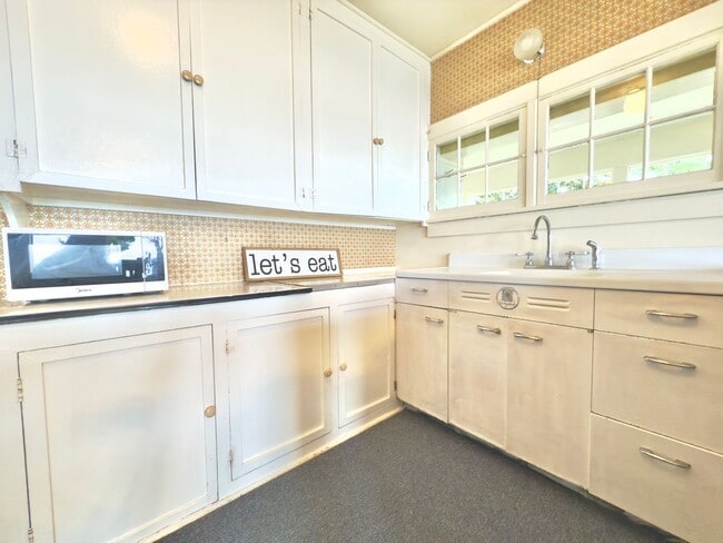 Building Photo - Two Bedroom Home on Waterfront - Furnished...