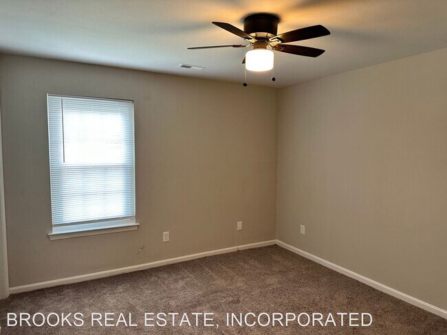 Building Photo - 2 br, 1.5 bath House - 6064-A Camellia Drive