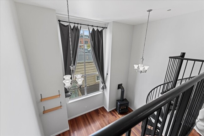 Building Photo - 108 Langton St