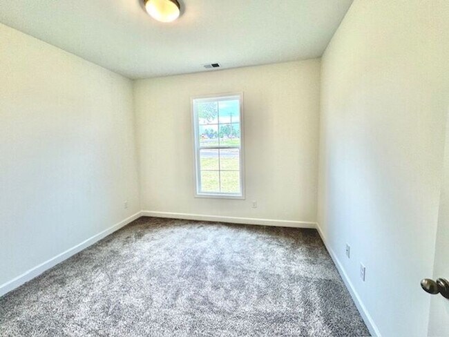 Building Photo - Now Leasing a 5-Bedroom 3 Bath Home In Oakland