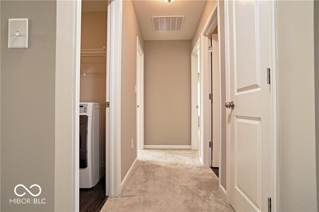 Building Photo - 8709 Rowling Way