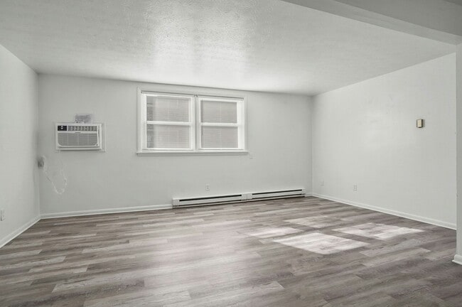 Building Photo - 3745 Woodford Ave NW