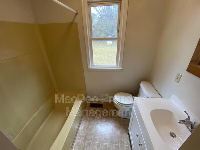 Building Photo - 8442 Indiantown Rd