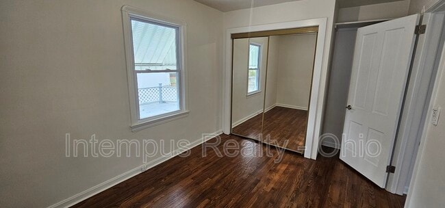 Building Photo - 360 E 326th St