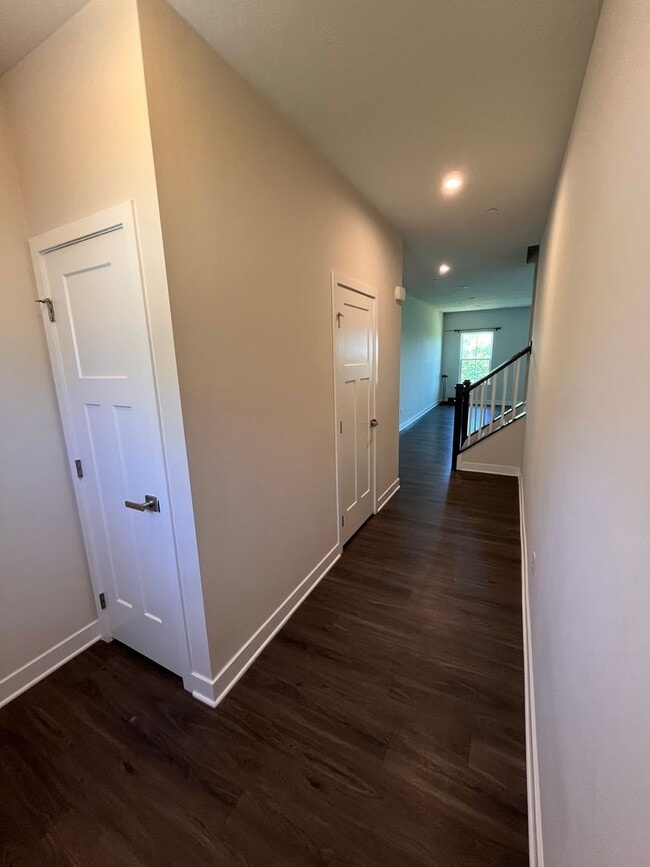Building Photo - 437 Greenwood Dr