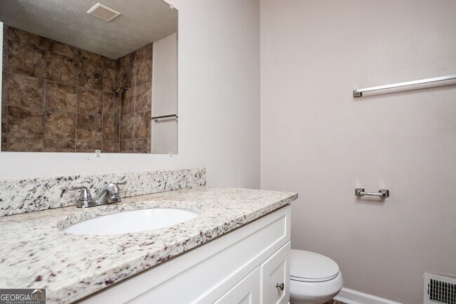 Building Photo - 537 Plainville Dr SW