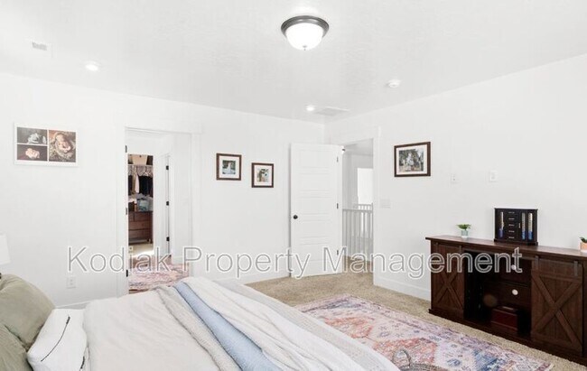 Building Photo - 127 N 4450 W