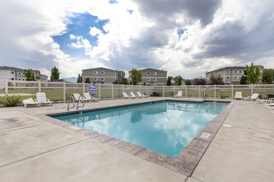 community pool - 1881 N Crest Rd