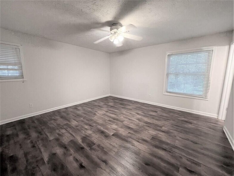 Building Photo - 60 Jesica Way