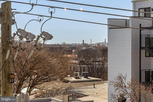 Building Photo - 927 Kennedy St NW