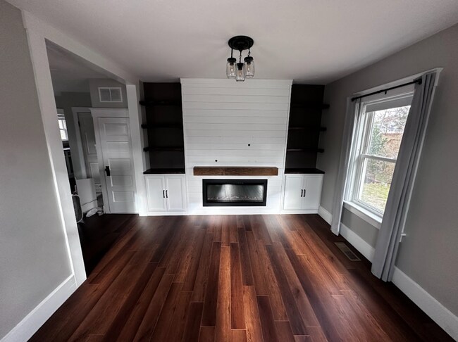 Building Photo - 47 Water St