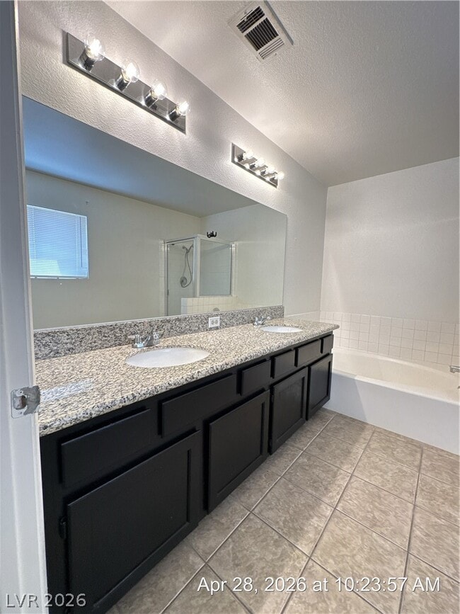 Building Photo - 2059 Club Crest Way