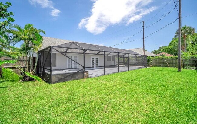 Building Photo - 654 West Dr