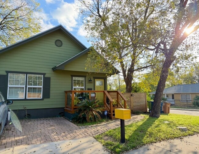 Building Photo - 2201 E 20th St