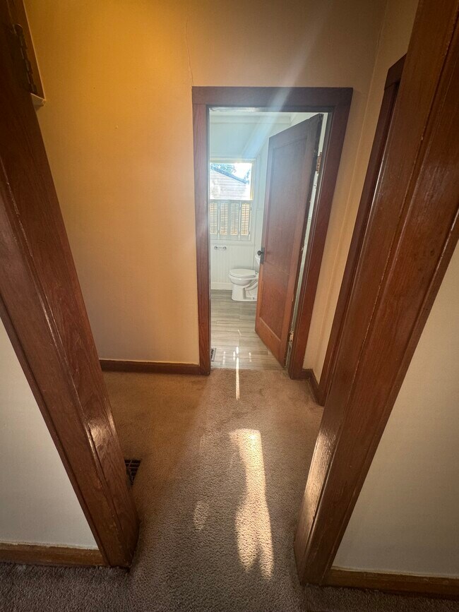 Building Photo - 912 Oak Grove Ave