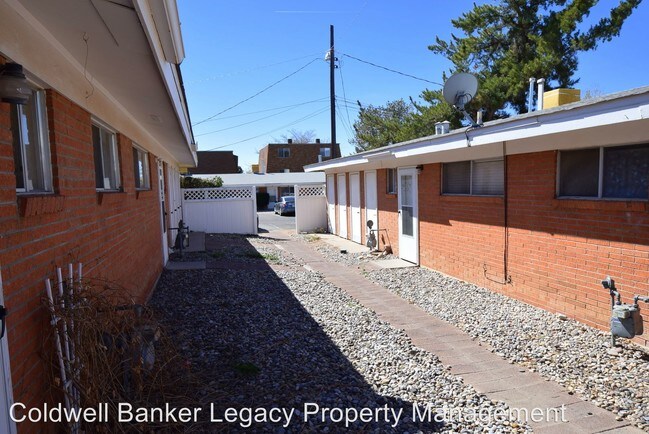 Building Photo - 9408 Candelaria Rd NE