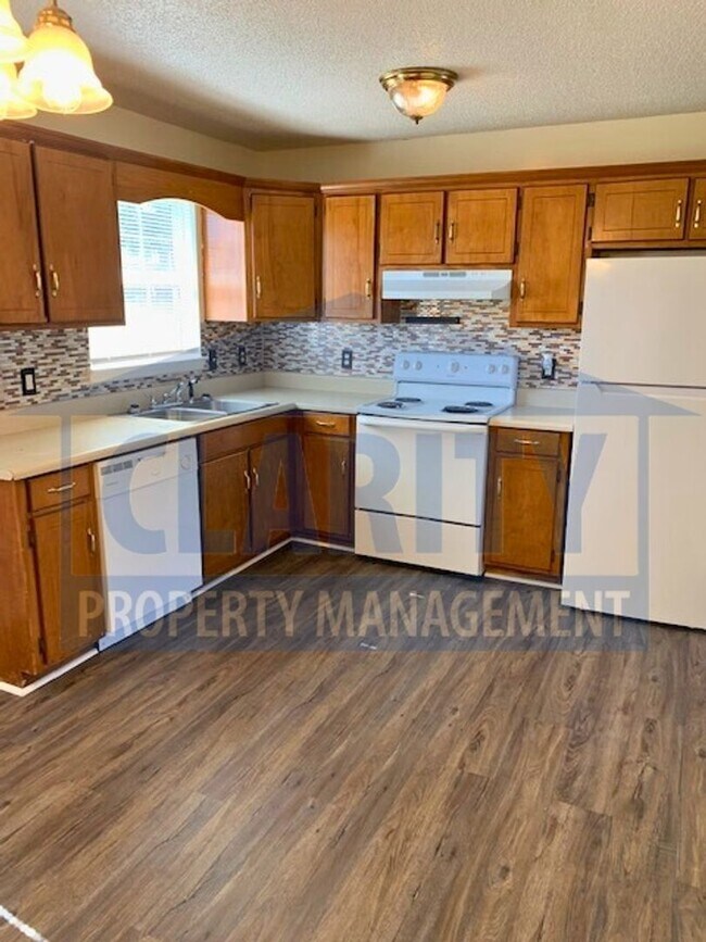 Building Photo - **766/768 Urbane Road NE