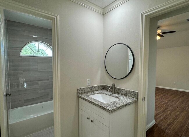 Building Photo - 5015 Cottonglen Ct