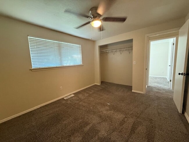 Building Photo - 3 Bedroom 1.25 Bath with 2 car garage