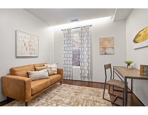 Building Photo - 1690 Washington St