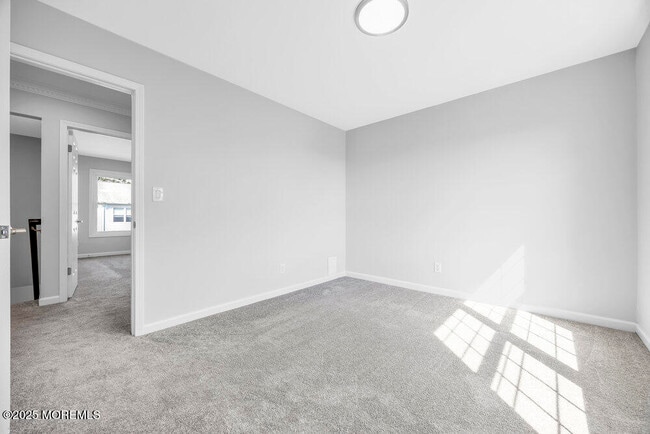 Building Photo - 35 Beachway Ave