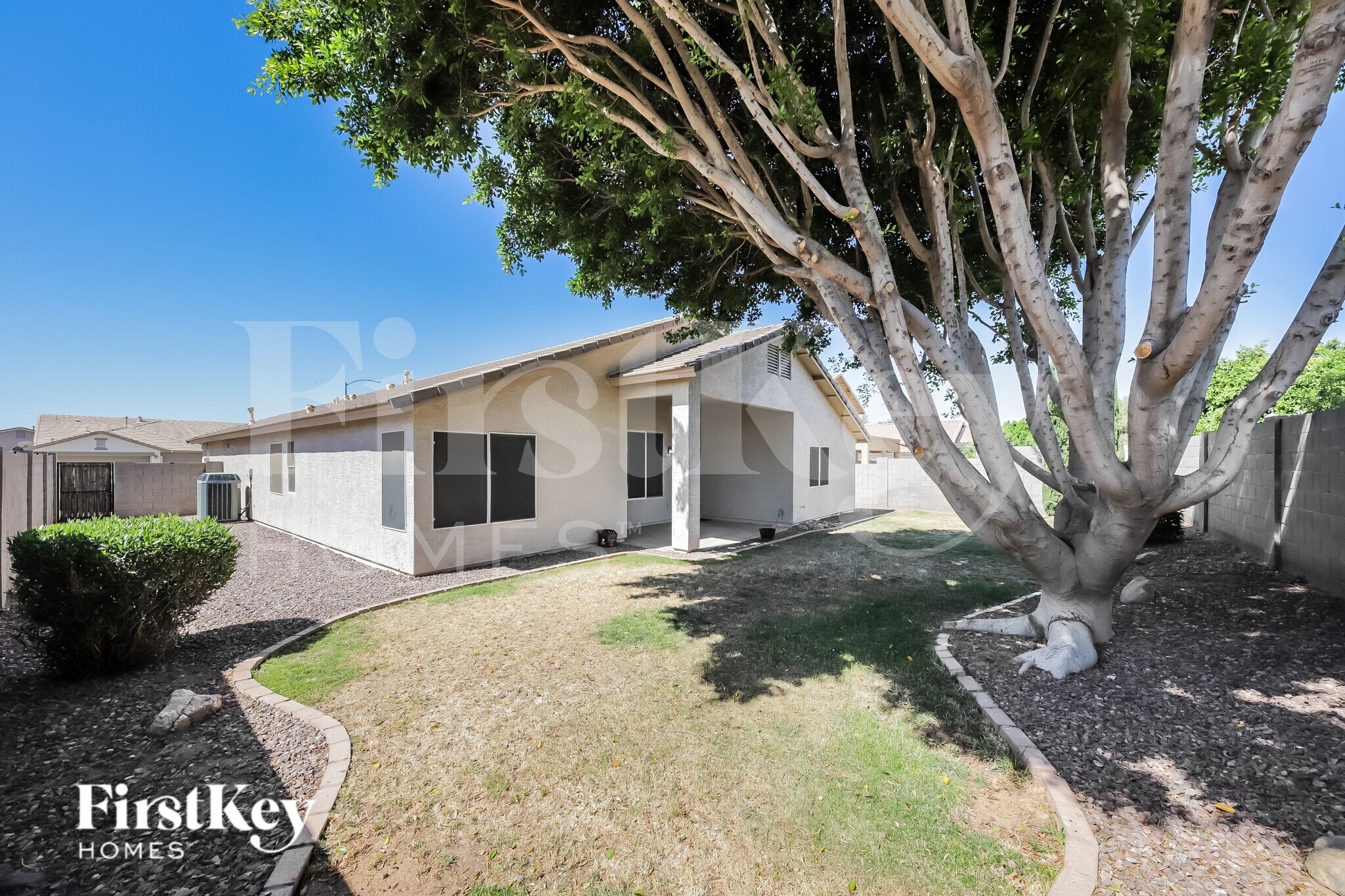 Building Photo - 7834 W Robin Ln