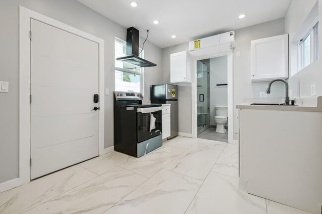 Building Photo - 6134 Fair Ave