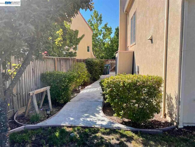 Building Photo - 9332 Mediar Dr