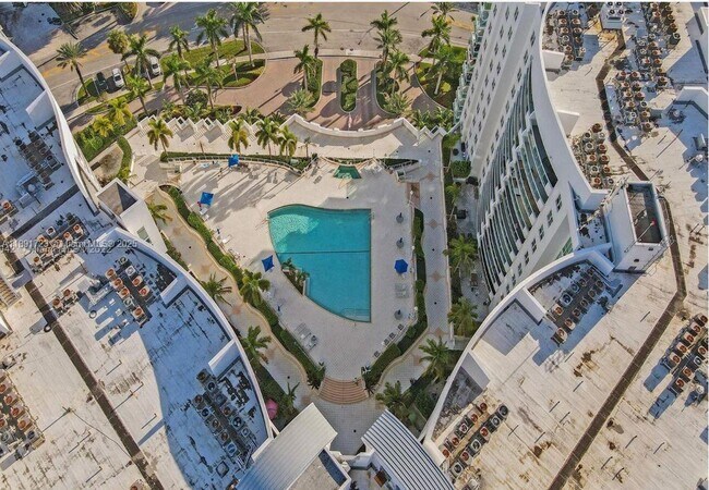 Building Photo - 7900 Harbor Island Dr