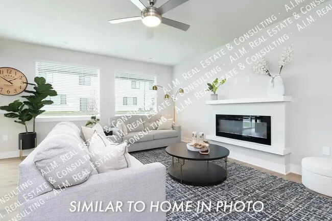 Building Photo - 217 NE Crossing Oaks Ln