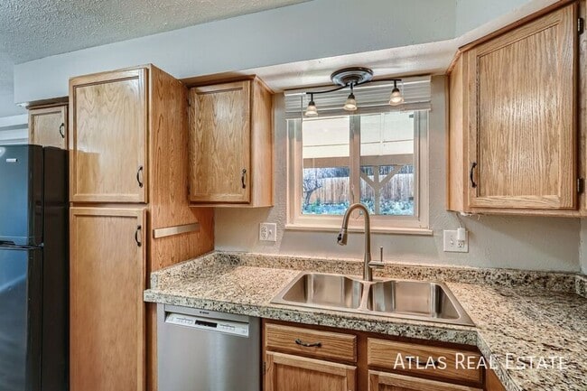 Building Photo - 1966 S Olathe St