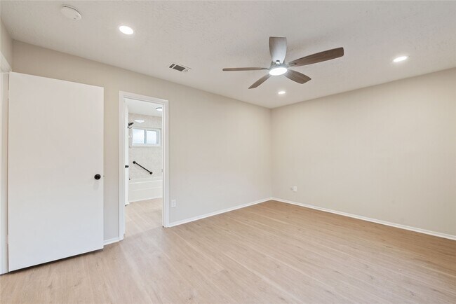 Building Photo - 14115 Bella Dr