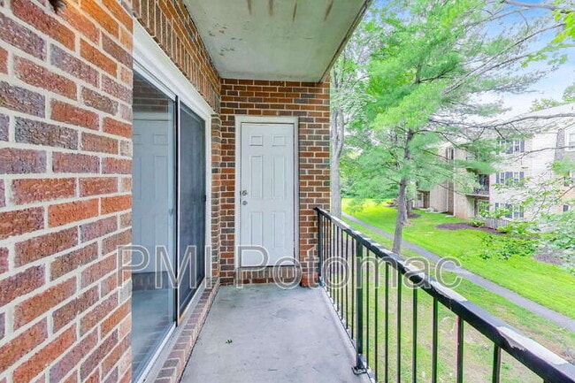 Building Photo - 18310 Streamside Dr