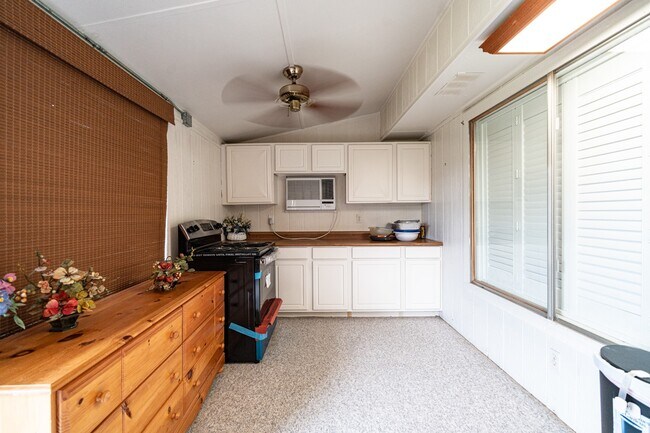 Building Photo - 3026 S Peach Hollow Cir