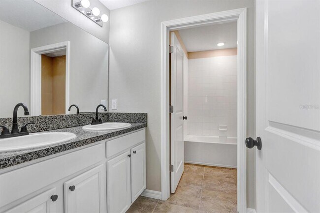 Building Photo - 10256 Carloway Hills Dr