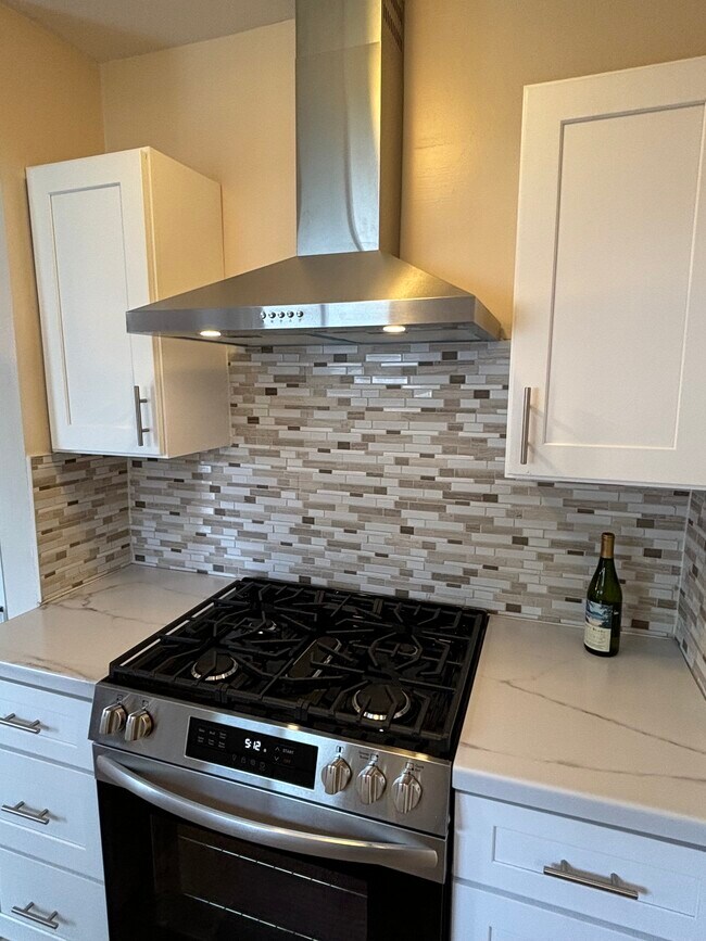 Kitchen - 311 W Roosevelt St