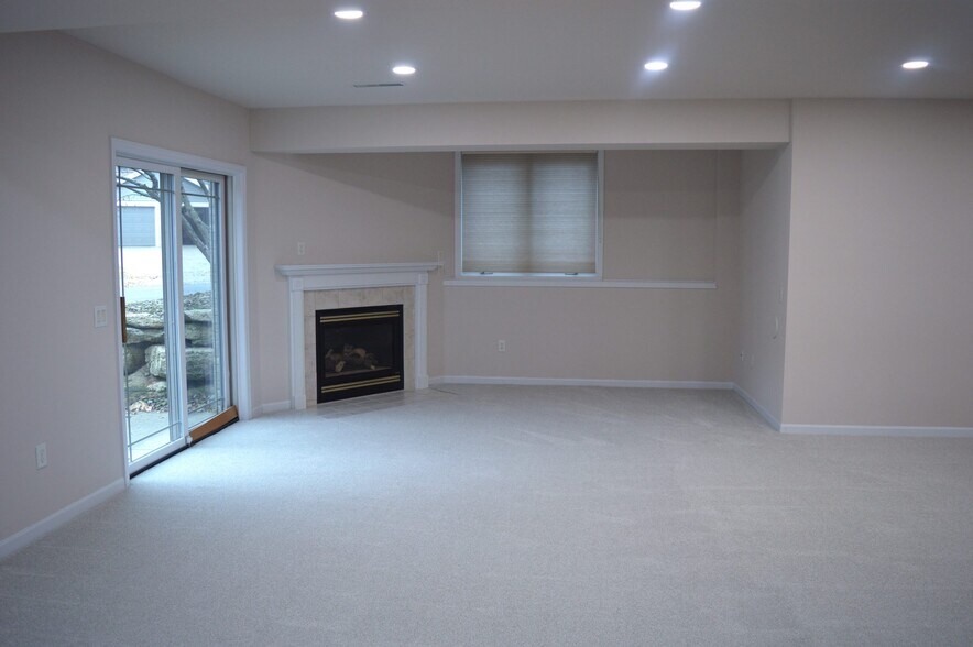 Building Photo - 7541 Red Fox Trl