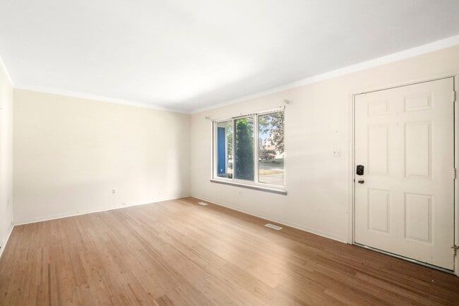 Building Photo - Amazing Troy Rental Available Now!